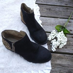 Sorel Black & Cheetah Print Ankle Boots 9.5